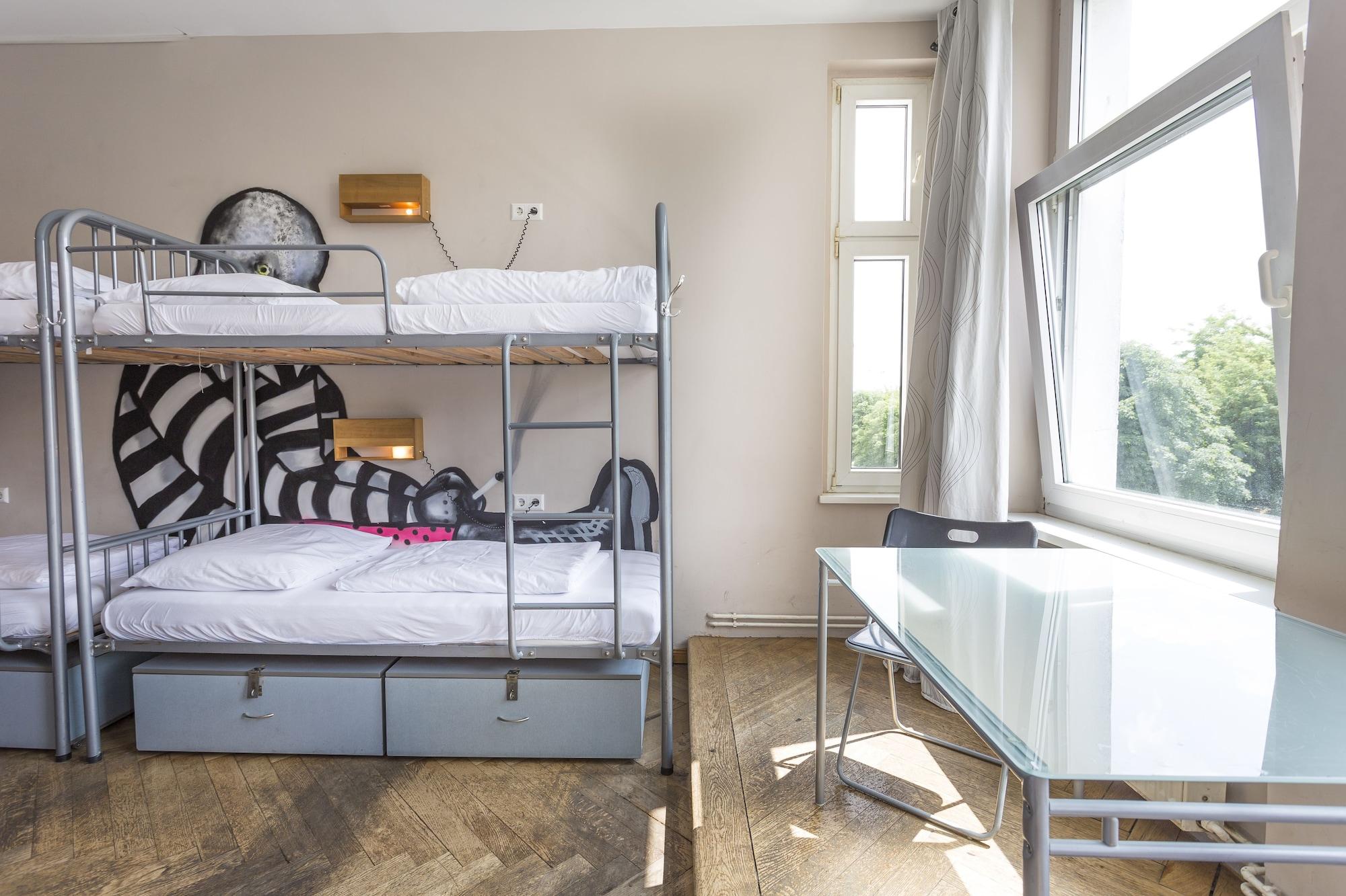 Single Bed 8-Bed Mixed Dormitory Room