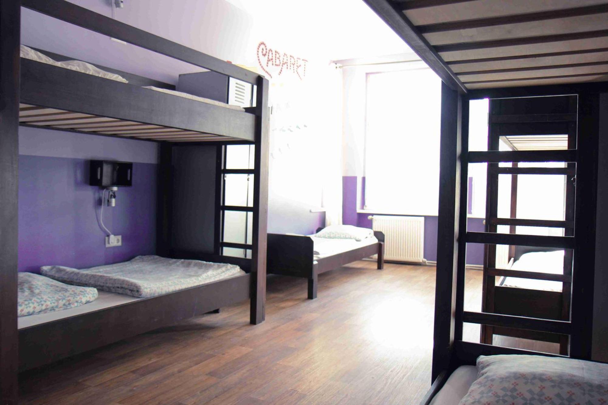 Single Bed 8-Bed Mixed Dormitory Room